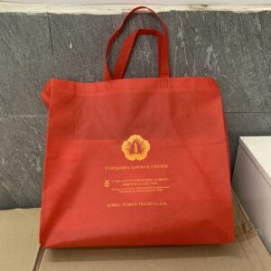 Kèm túi xách sang trọng