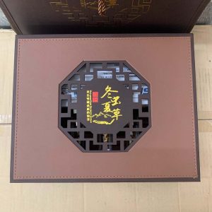 Mặt trước hộp đựng con đông trùng tự nhiên tây tạng