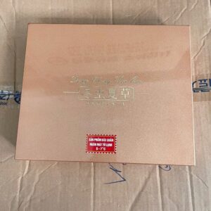 Mặt trước hộp đựng