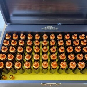 Mỗi hộp gồm 60 ống thủy tinh