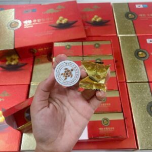 Trong hộp nhựa sẽ có túi chứa viên hoàn