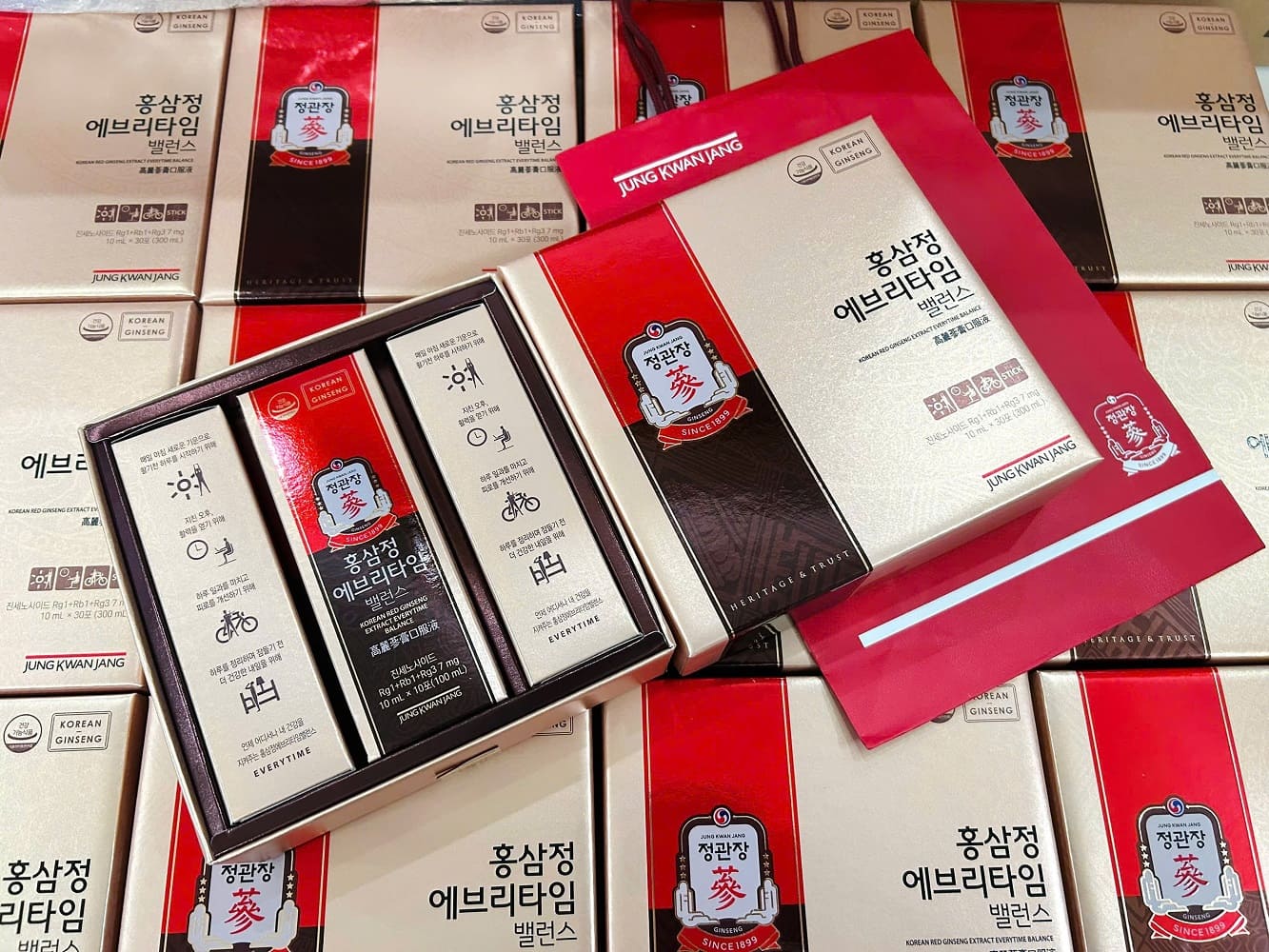 Mỗi hộp lớn gồm 3 hộp nhỏ bên trong Mỗi hộp lớn gồm 3 hộp nhỏ bên trong