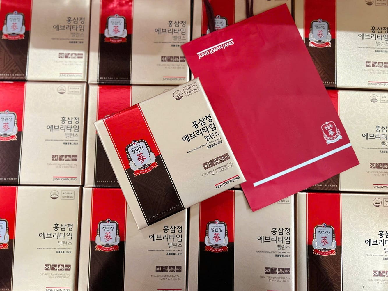 Sản phẩm kèm túi xách sang trọng Sản phẩm kèm túi xách sang trọng