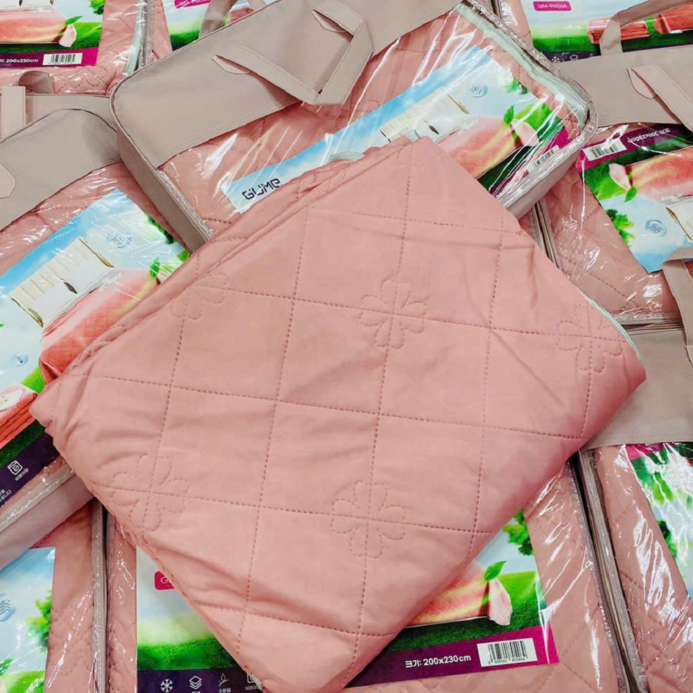 Hình ảnh thực tế chăn lạnh GUME GM - P6066 màu xanh Hình ảnh thực tế chăn lạnh GUME GM - P6066 màu hồng