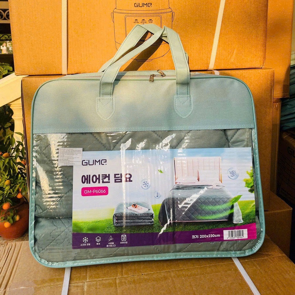 Chăn hè siêu mát Hàn Quốc Gume kèm túi xách siêu sang màu xám Chăn hè siêu mát Hàn Quốc Gume kèm túi xách siêu sang màu xanh