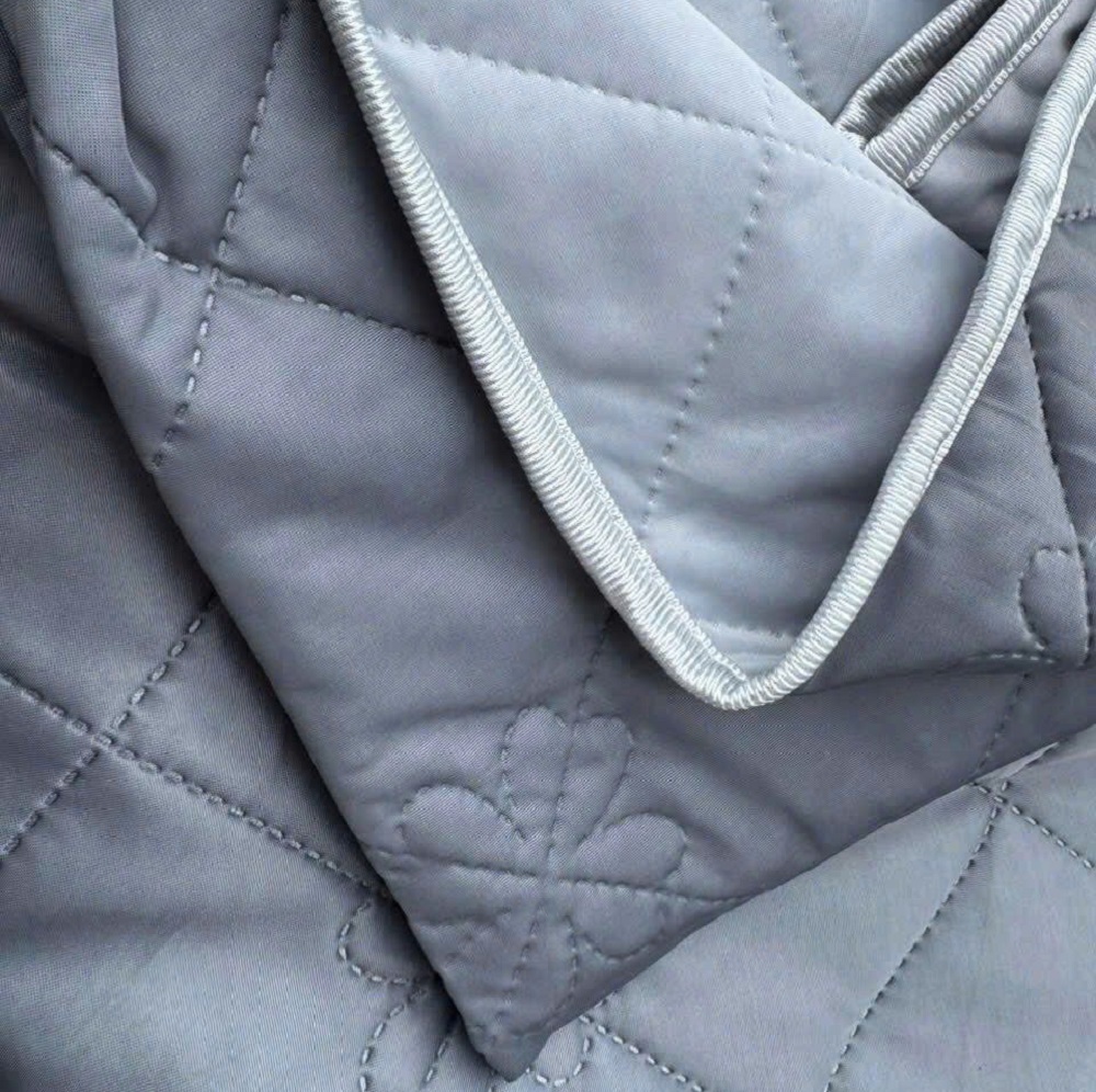Hình ảnh thực tế chăn lạnh GUME GM - P6066 màu xám Hình ảnh thực tế chăn lạnh GUME GM - P6066 màu xám